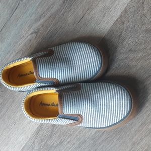 Toddler boys size 10 Hanna Andersson sneakers